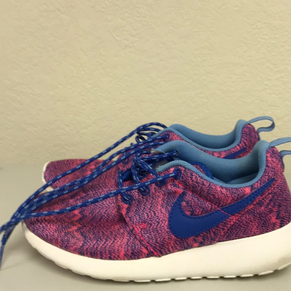 Girls Nike Rosche tennis shoes